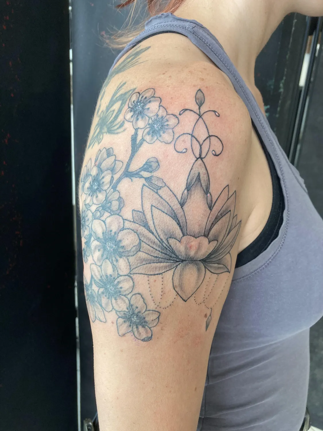 Freakline Tattoo Atelier Bjanca Arbeiten Blumentattoo
